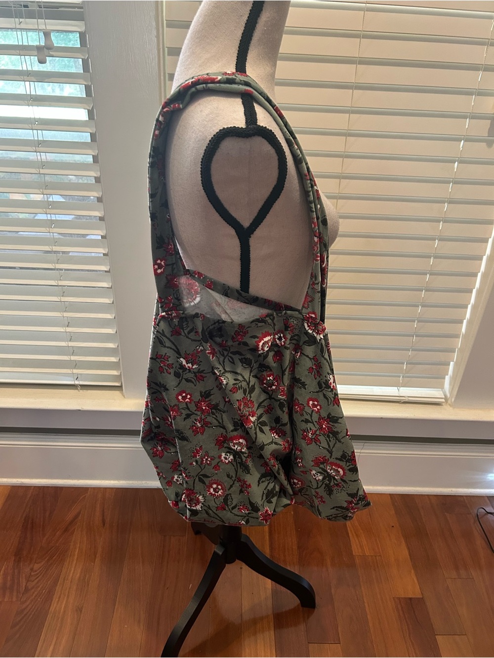 Source Unknown Olive Green Floral Tote with Red Blooms